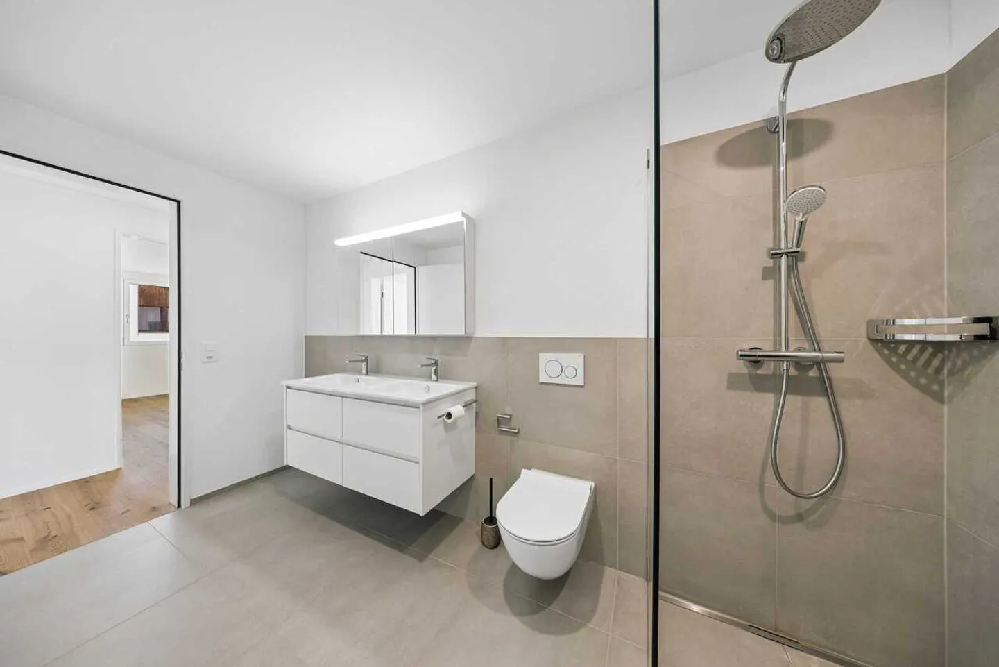 Stunning Maisonette with Lake View - Photo 10 of 13