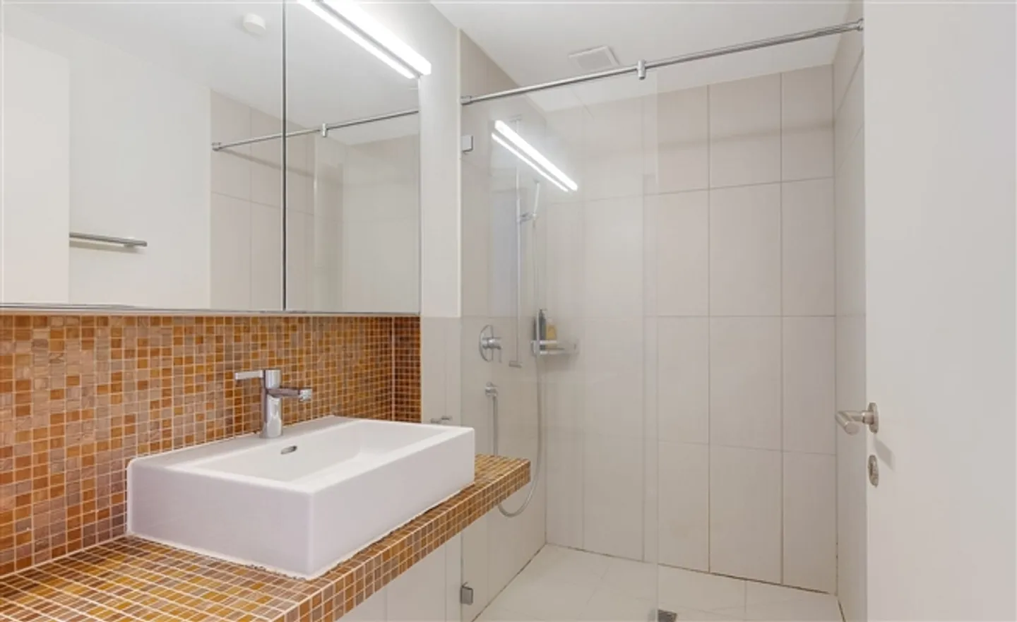 Casa angolare in posizione top - Foto 9 di 13