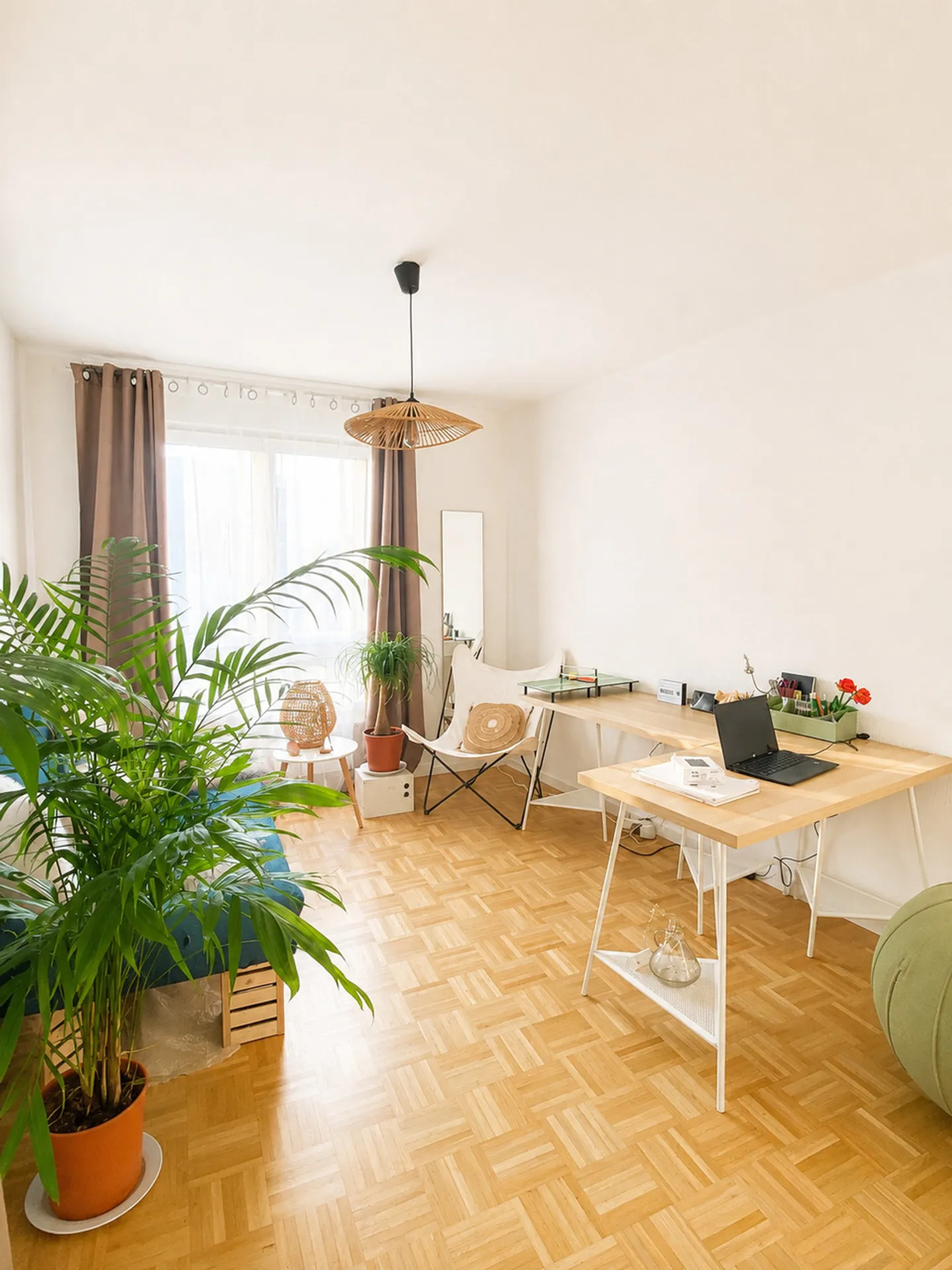 Charming Apartment with Balcony - Photo 5 of 10