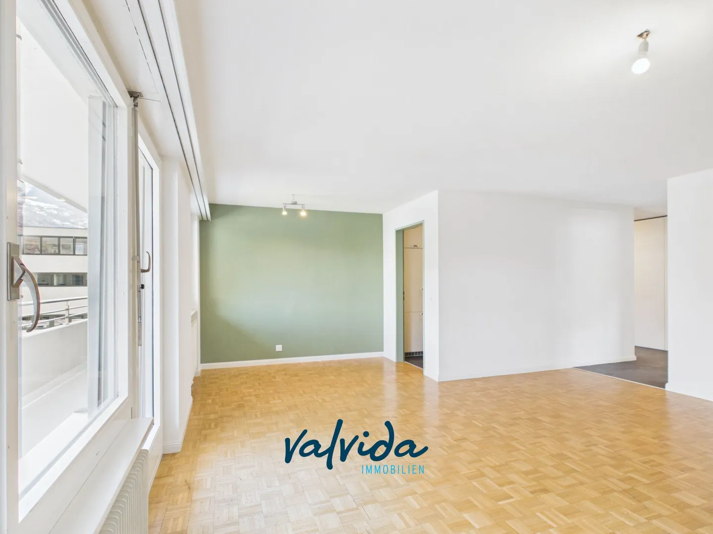 Appartement lumineux et spacieux de 5,5 pièces au cœur de Visp - Photo 3 sur 12