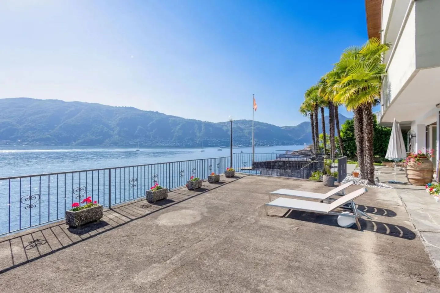Villa am See mit privatem Dock - Foto 6 von 17