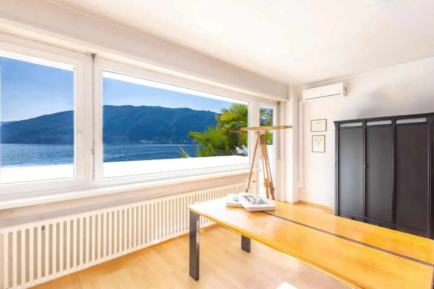 Villa am See mit privatem Dock - Foto 14 von 17