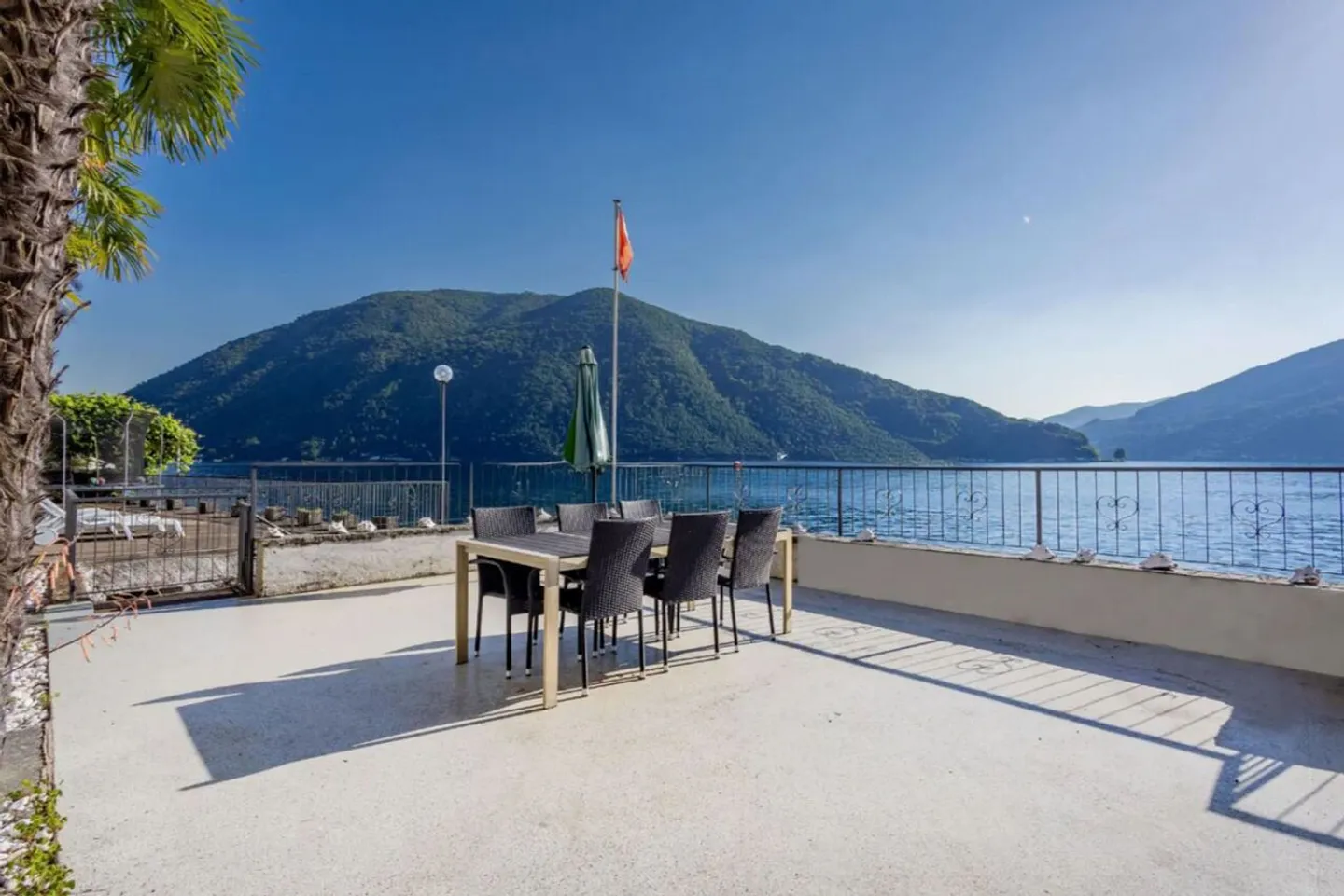 Villa am See mit privatem Dock - Foto 8 von 17