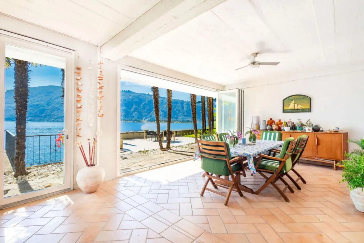 Villa am See mit privatem Dock - Foto 9 von 17