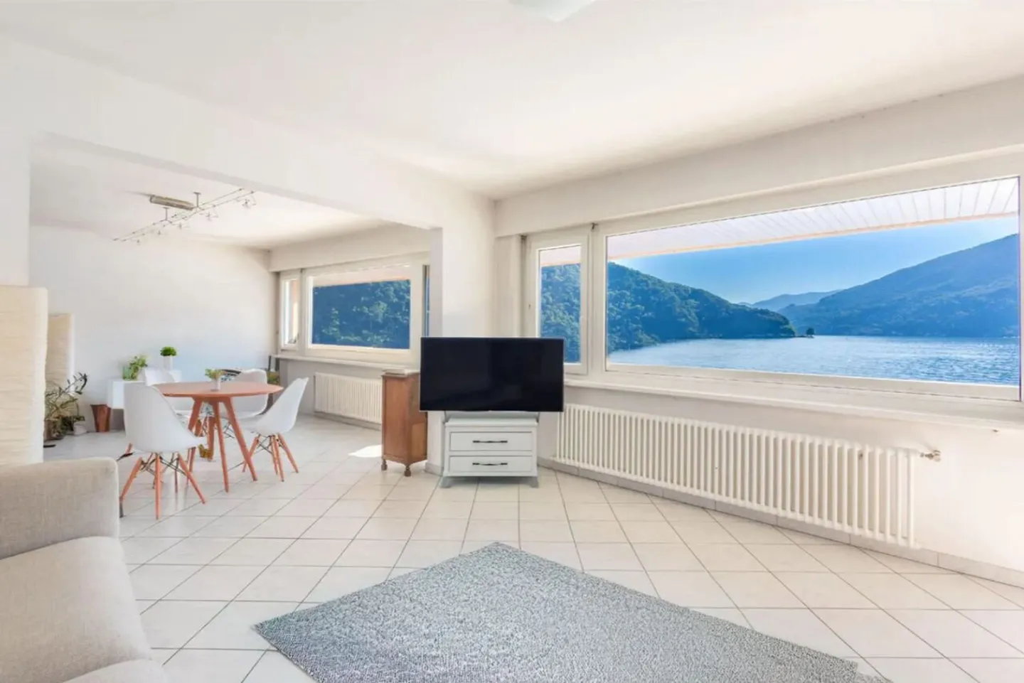 Villa am See mit privatem Dock - Foto 10 von 17