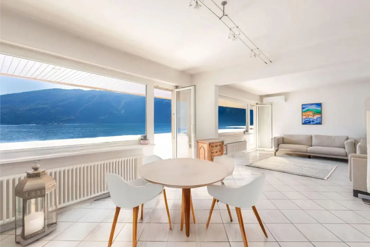 Villa am See mit privatem Dock - Foto 11 von 17