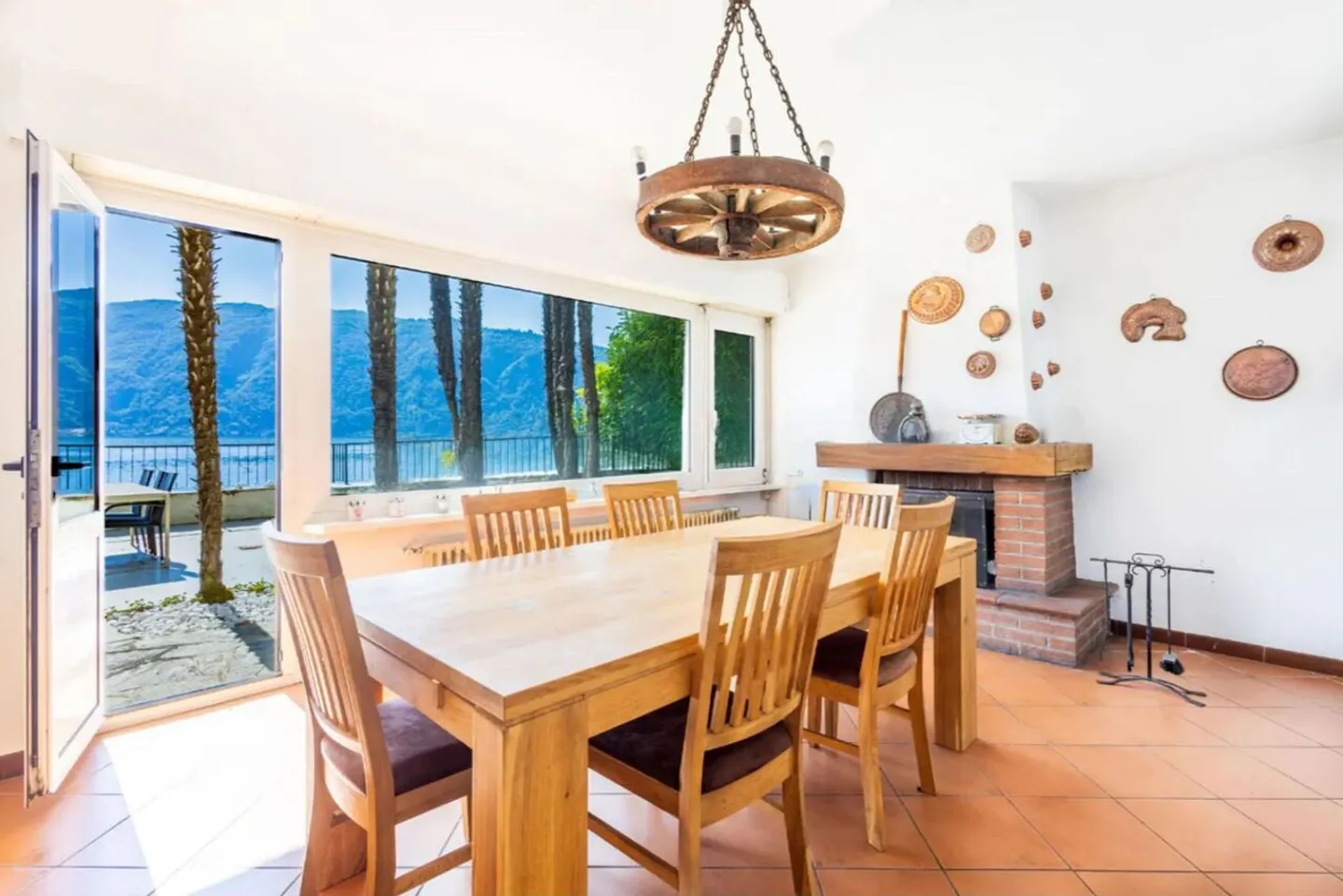 Villa am See mit privatem Dock - Foto 13 von 17