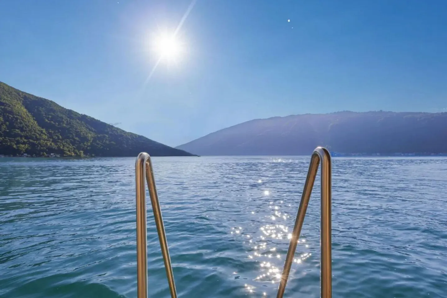 Villa am See mit privatem Dock - Foto 16 von 17