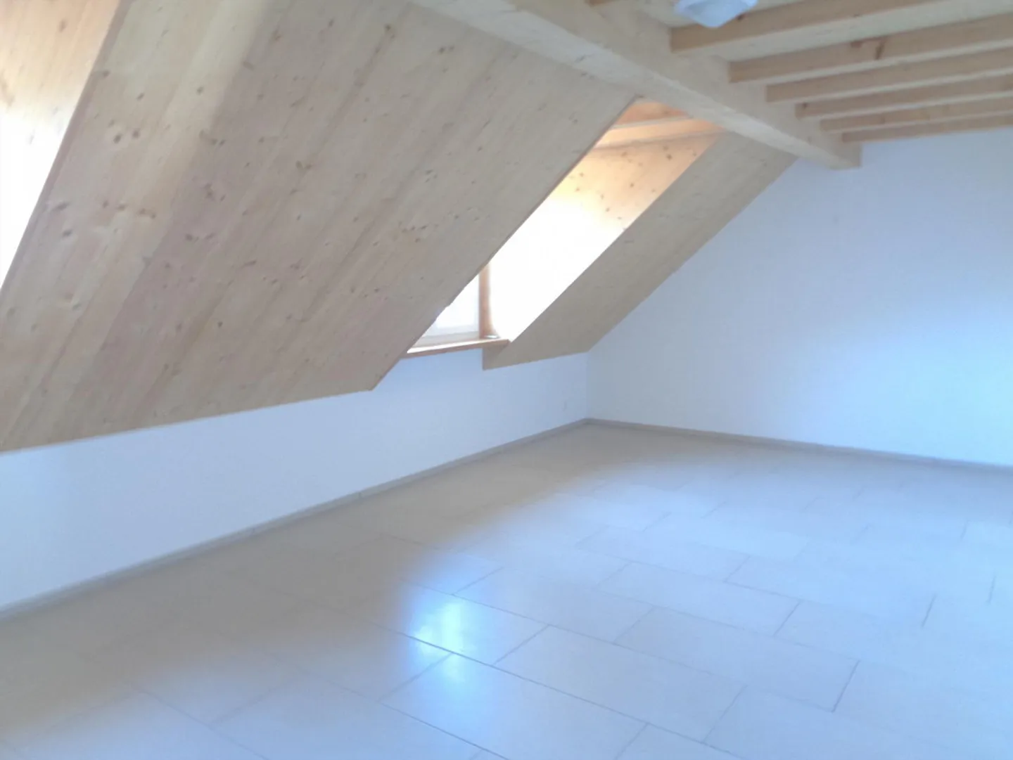 RoofTop Apartment , ideally located 5 mintues walk bus station 365view - Photo 21 of 30