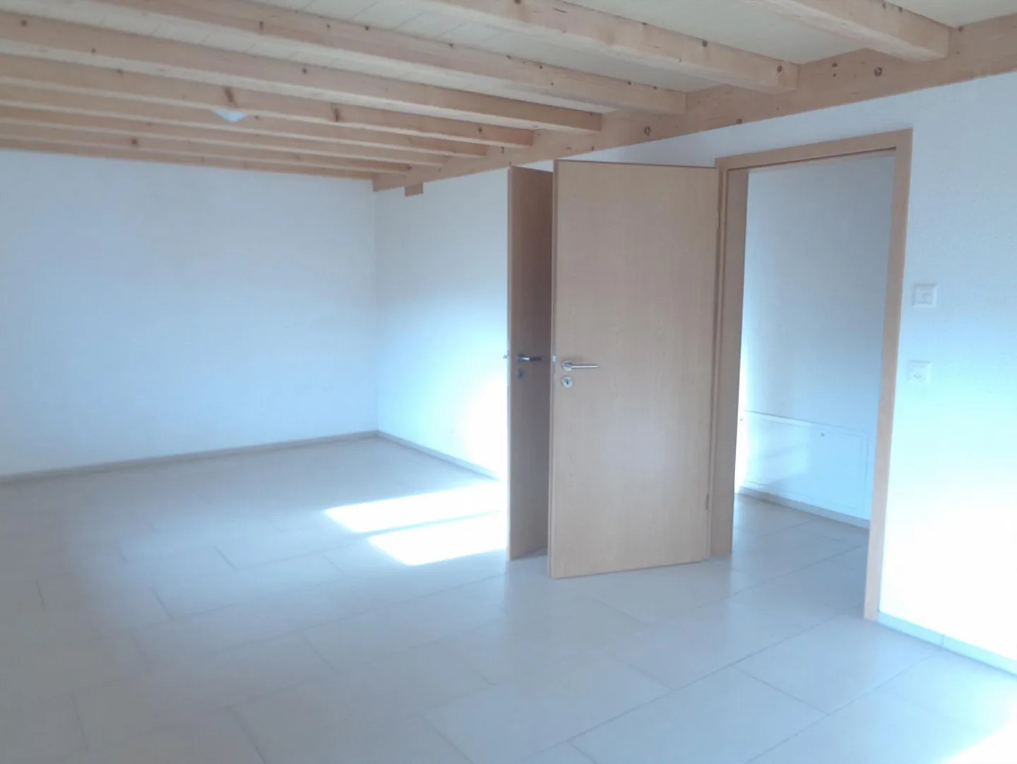 RoofTop Apartment , ideally located 5 mintues walk bus station 365view - Photo 27 of 30