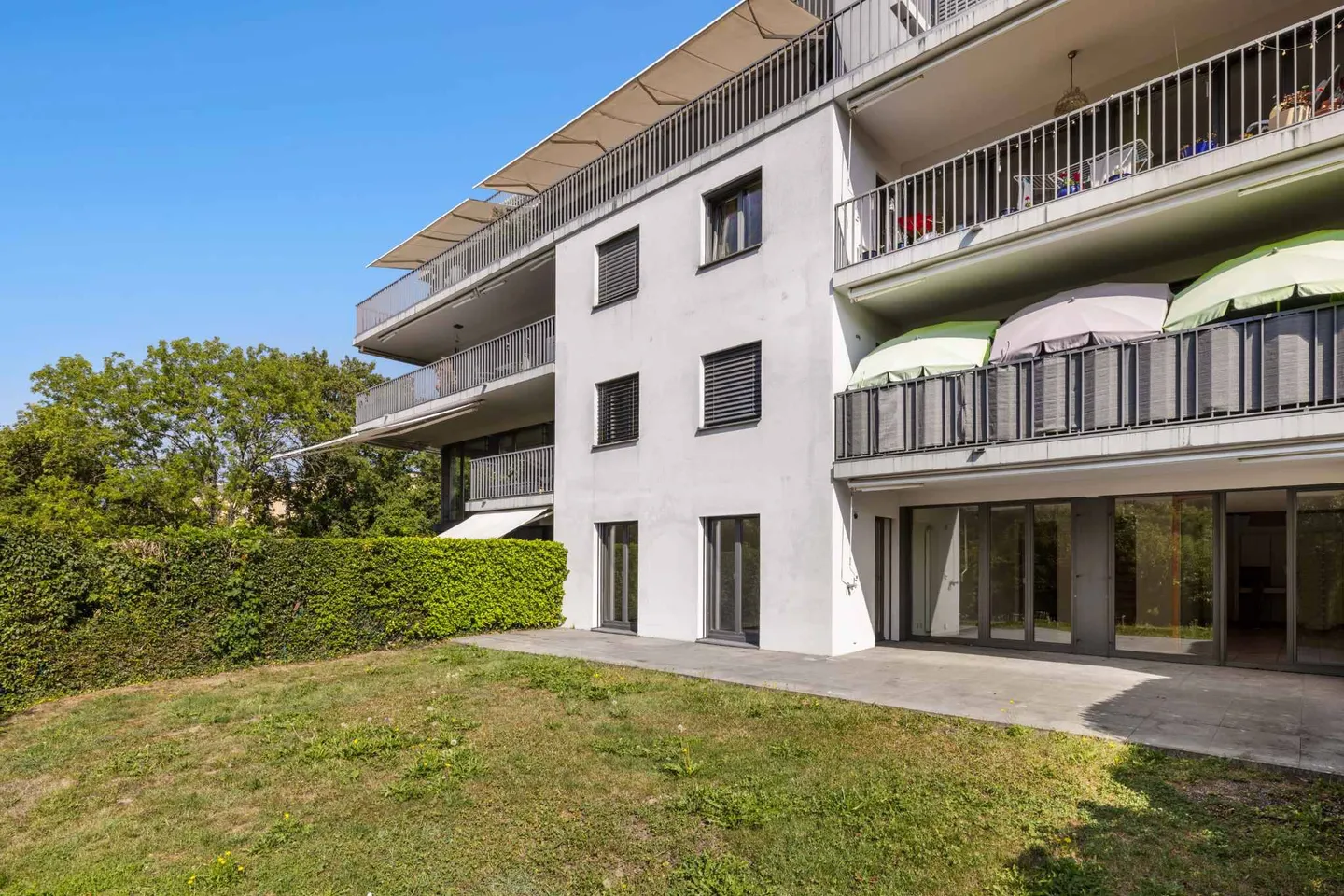 Spacious Duplex Apartment in Nyon - Photo 2 of 13
