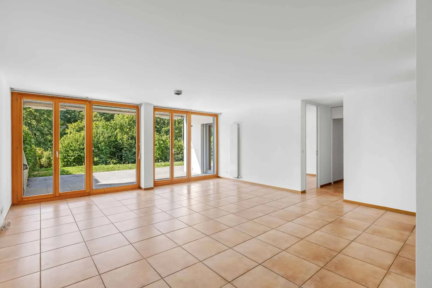 Spacious Duplex Apartment in Nyon - Photo 3 of 13
