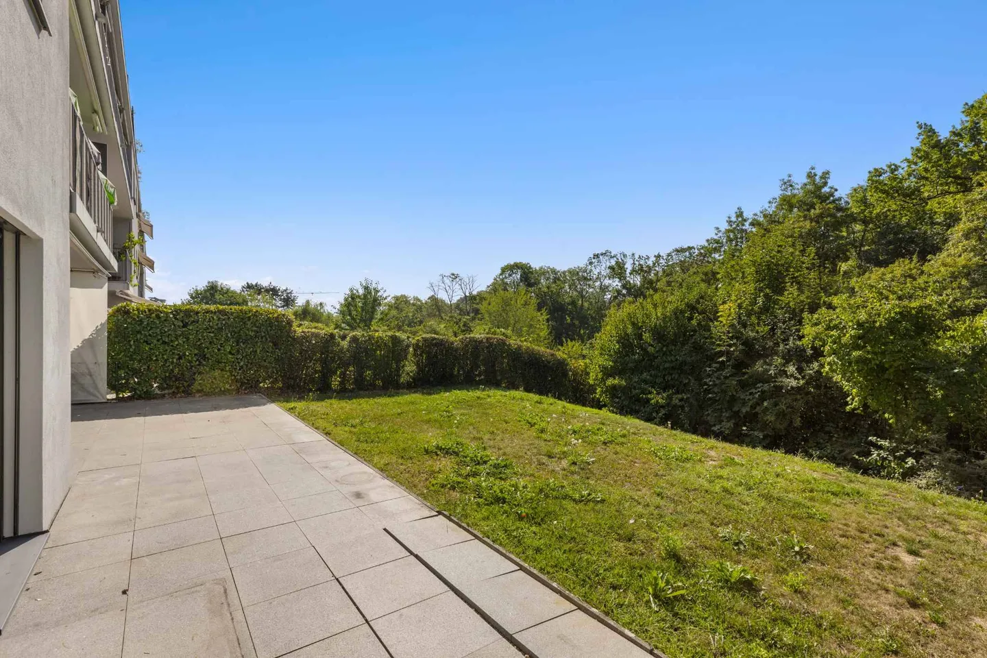 Spacious Duplex Apartment in Nyon - Photo 5 of 13