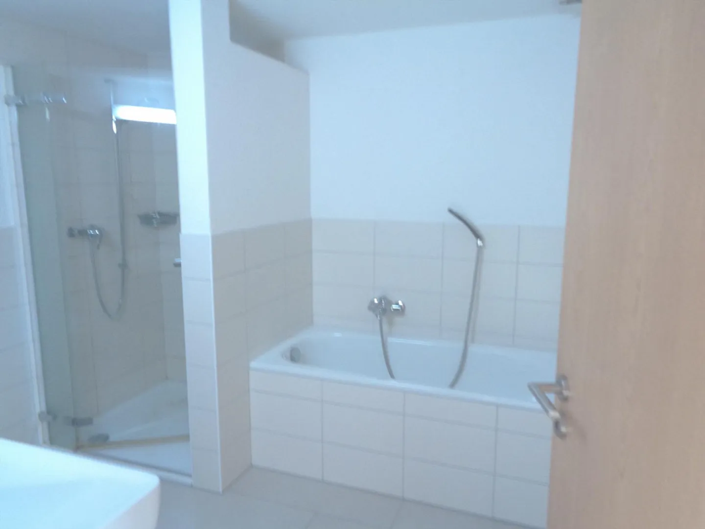 RoofTop Apartment , ideally located 5 mintues walk bus station 365view - Photo 30 of 30