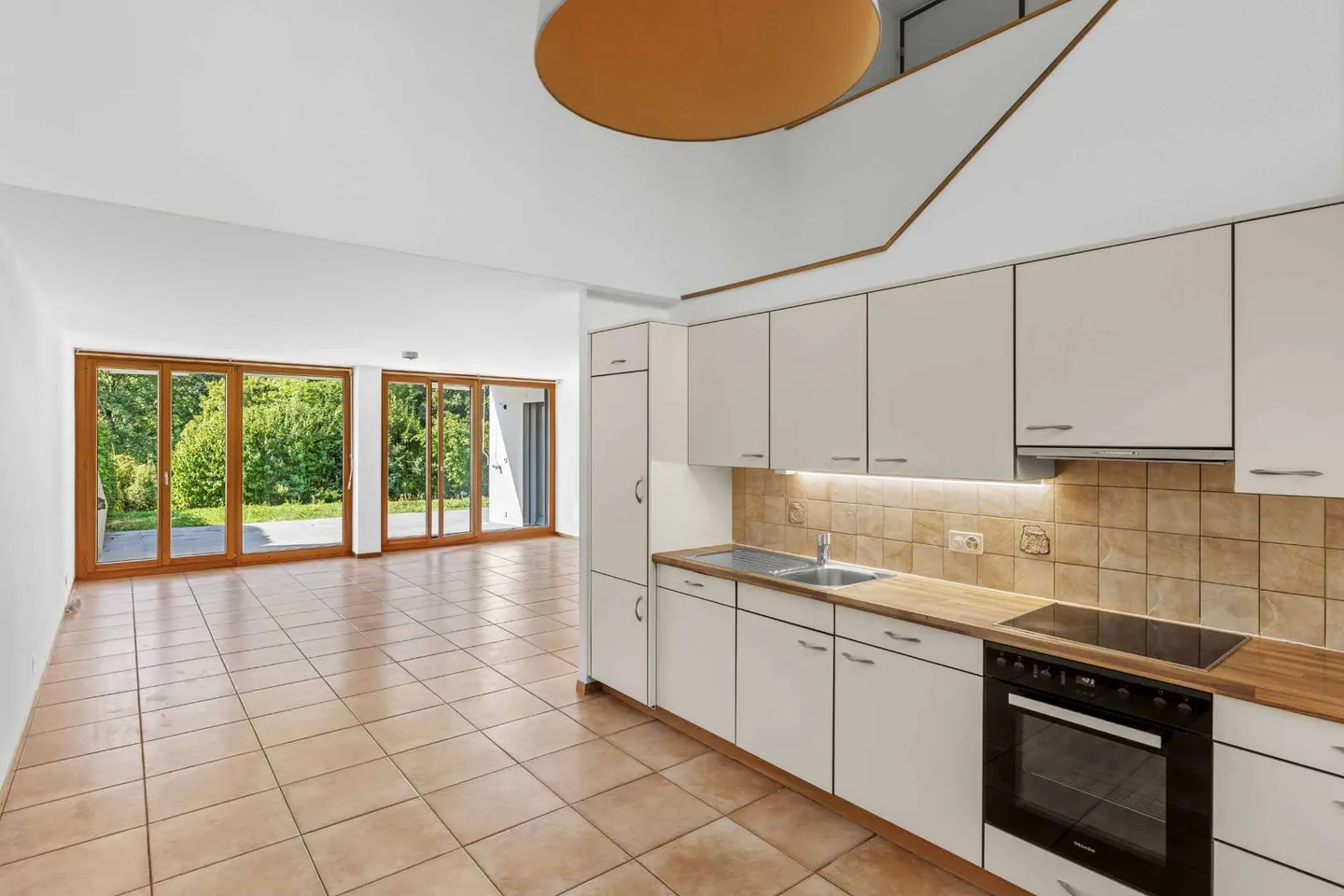 Spacious Duplex Apartment in Nyon - Photo 8 of 13