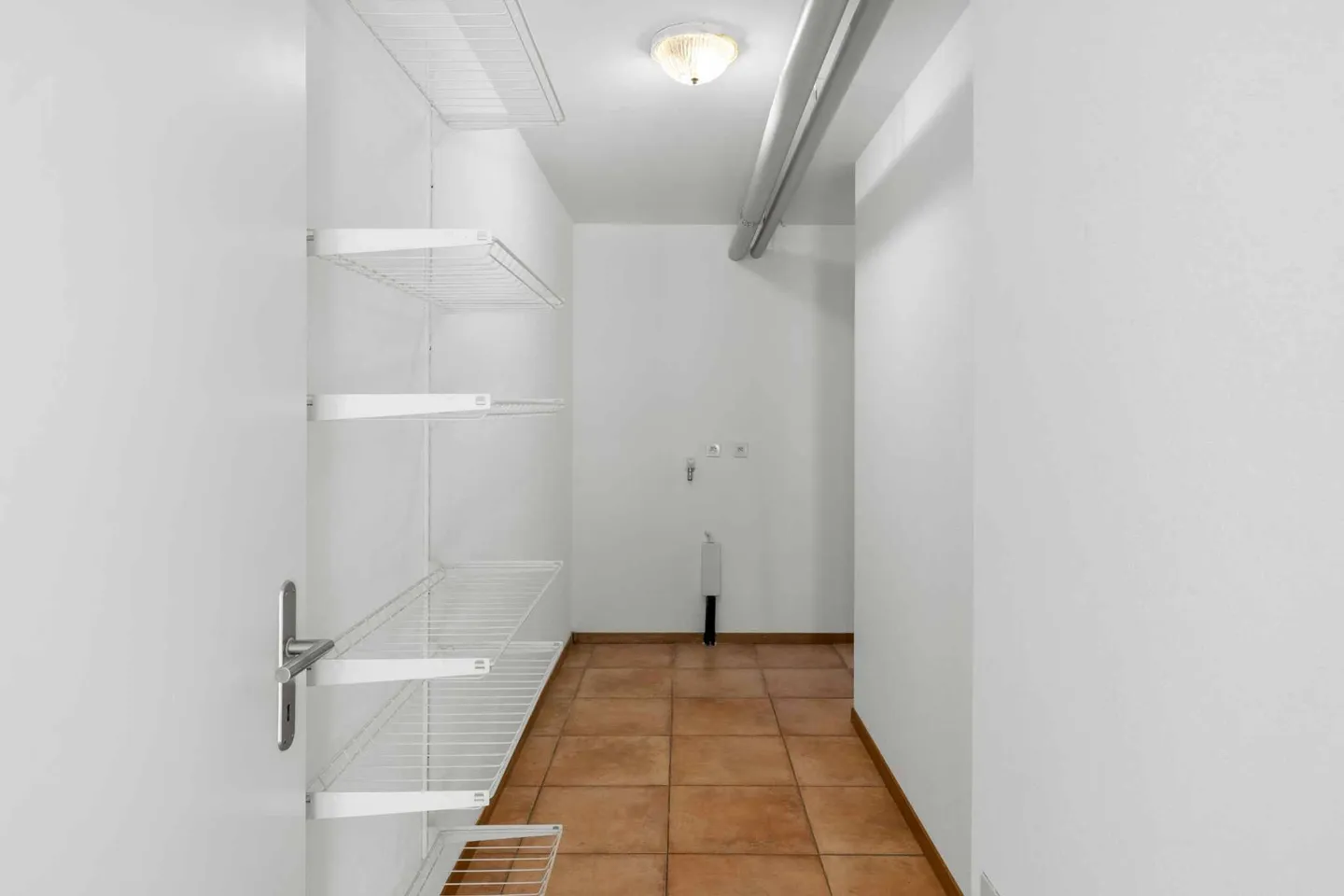 Spacious Duplex Apartment in Nyon - Photo 10 of 13