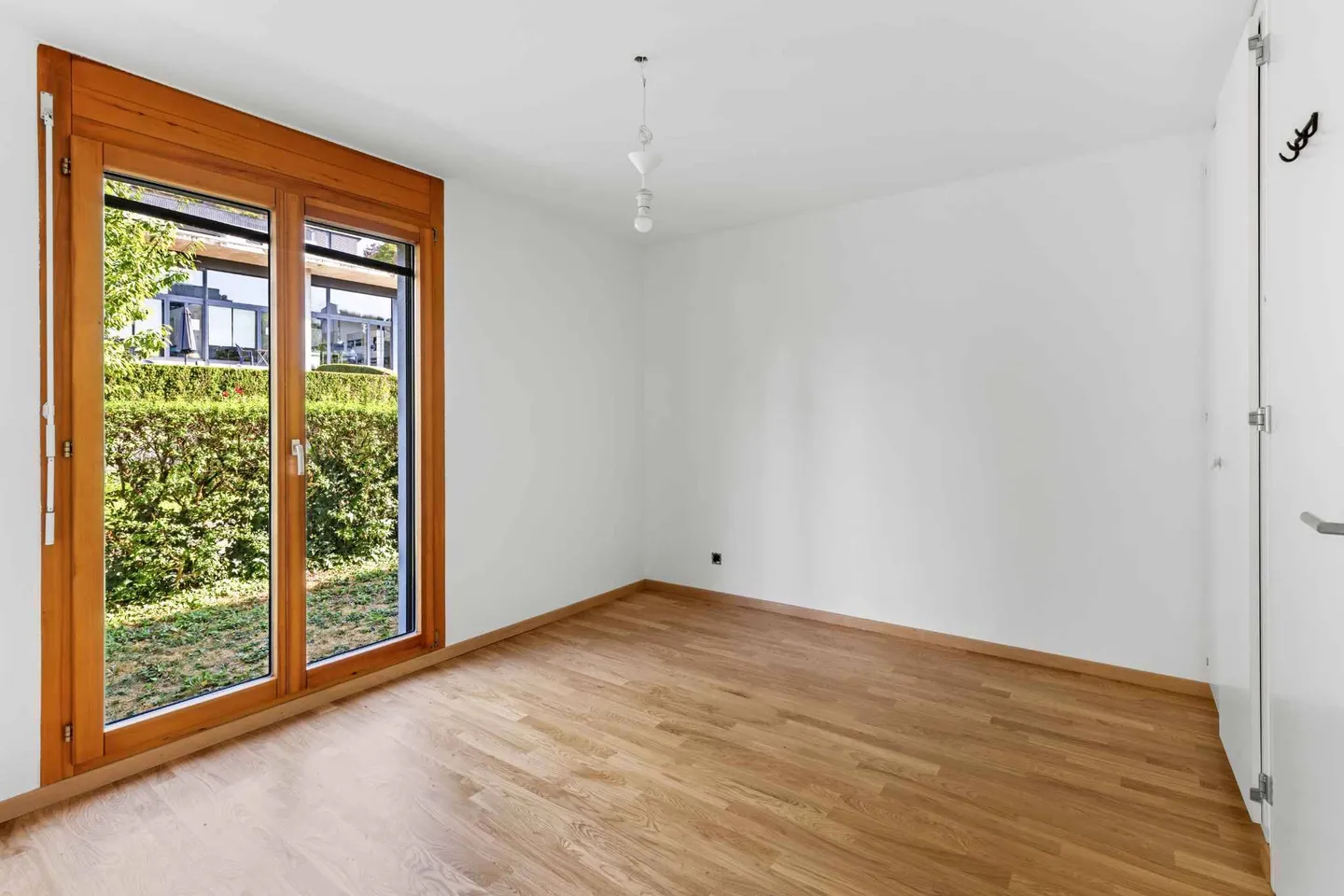 Spacious Duplex Apartment in Nyon - Photo 12 of 13