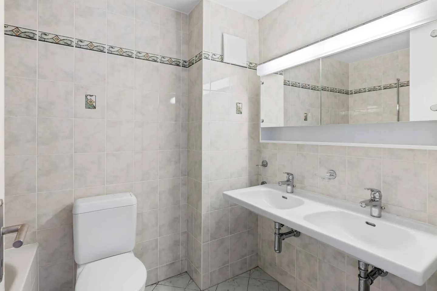 Spacious Duplex Apartment in Nyon - Photo 13 of 13