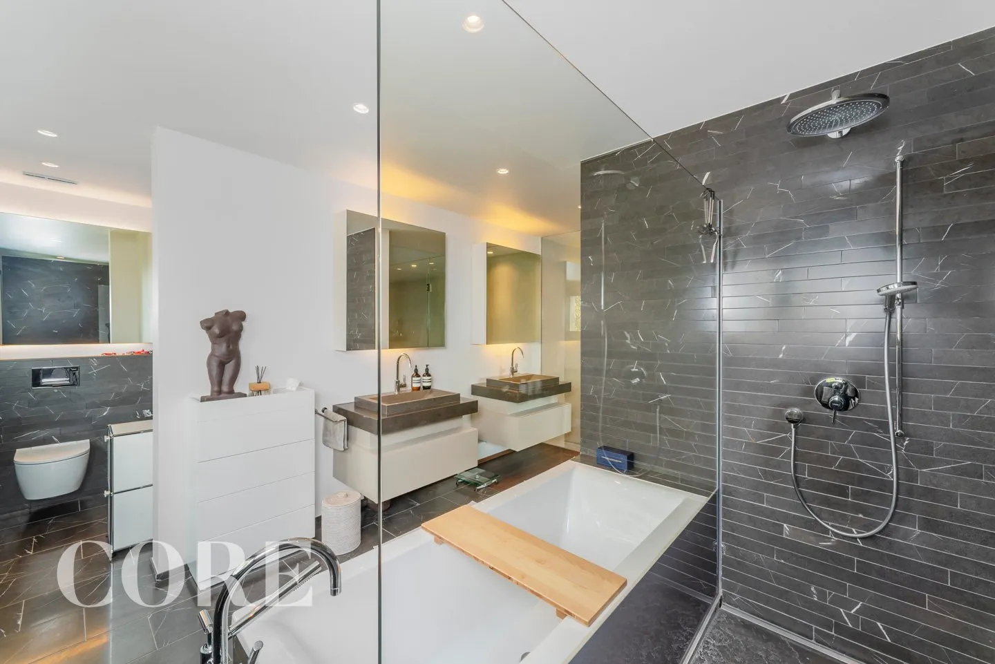 Avantgarde Garten-Maisonette - Foto 8 von 9