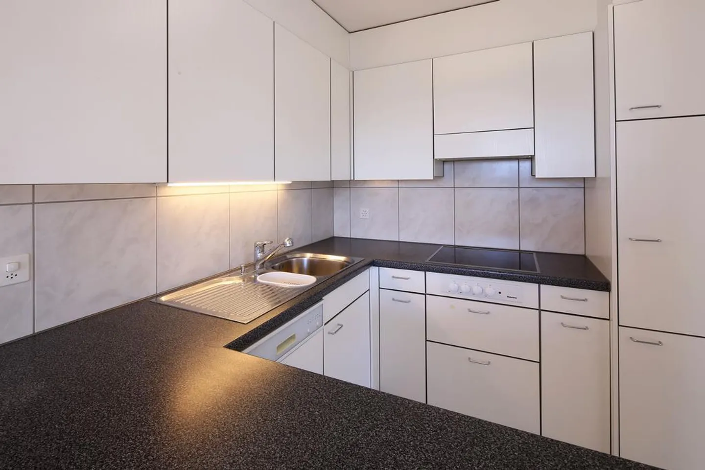 APARTMENT WITH LARGE TERRACE - Photo 2 of 6