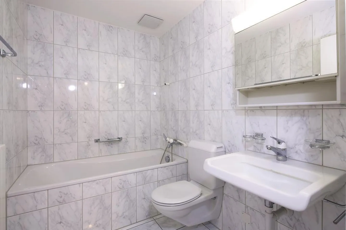 APARTMENT WITH LARGE TERRACE - Photo 3 of 6