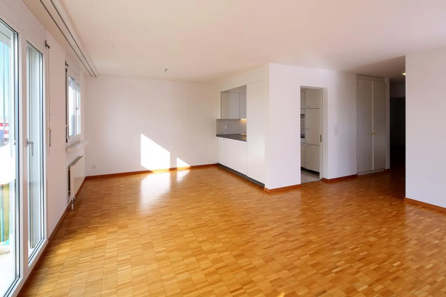 APARTMENT WITH LARGE TERRACE - Photo 4 of 6