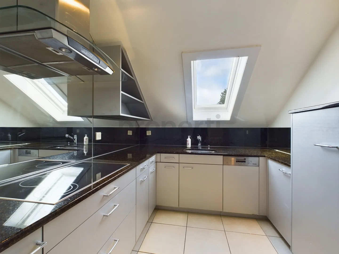 Appartement moderne de 3,5 pièces à Flurlingen - Directement sur le Rhin ! - Photo 2 sur 8
