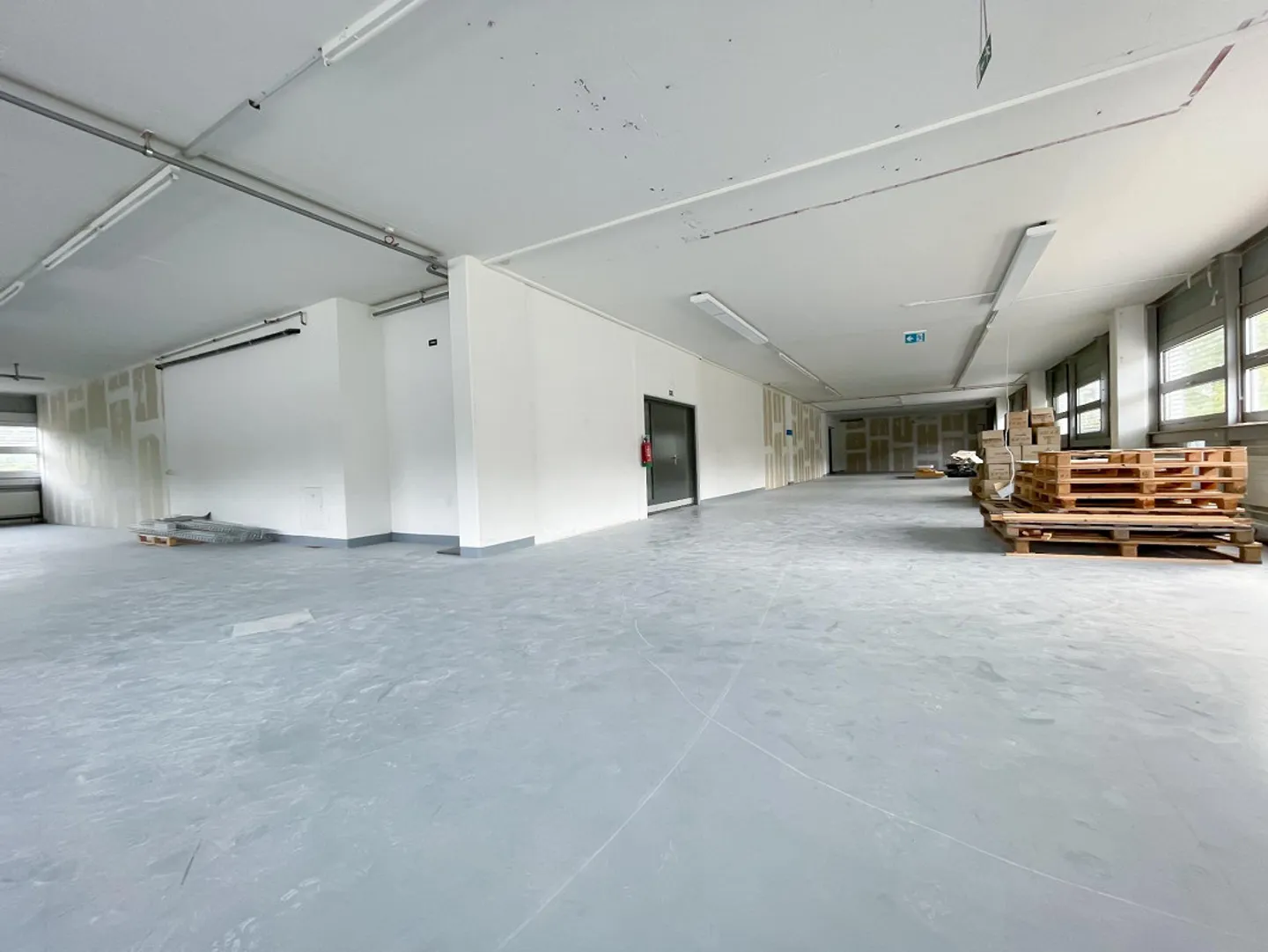 Preisgünstige Gewerbefläche im Techpark Saland zu vermieten - Foto 2 von 4