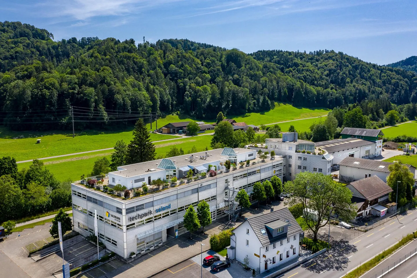Preisgünstige Gewerbefläche im Techpark Saland zu vermieten - Foto 3 von 4