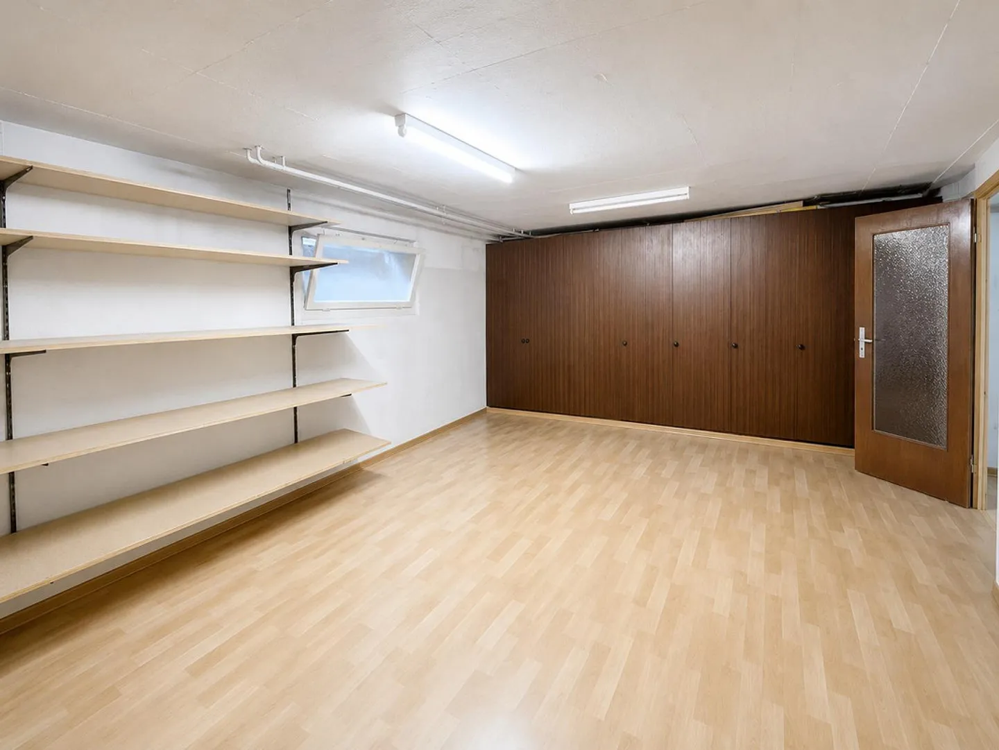 Grand espace de loisirs avec trois pièces séparées - utilisation polyvalente - Photo 2 sur 5