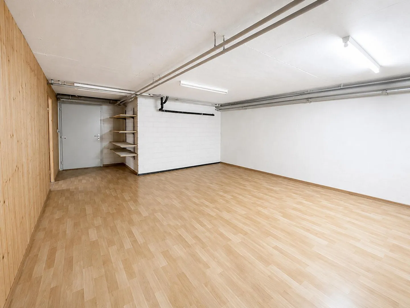 Grand espace de loisirs avec trois pièces séparées - utilisation polyvalente - Photo 3 sur 5