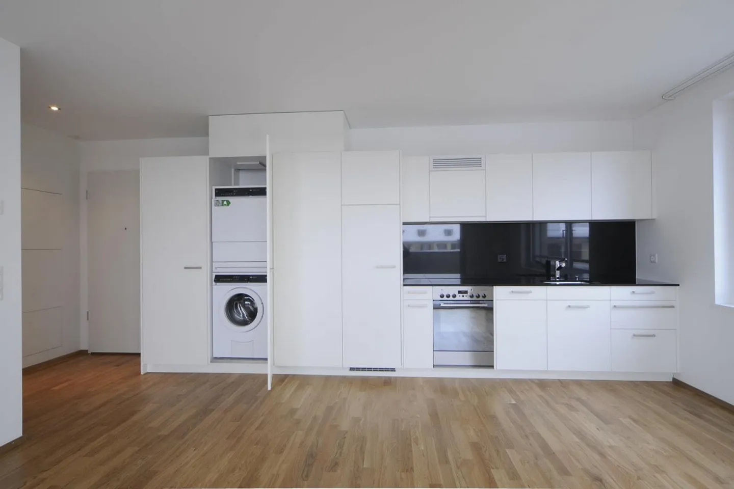 Cozy 2-room apartment with a view of the Rigi - Photo 2 of 11