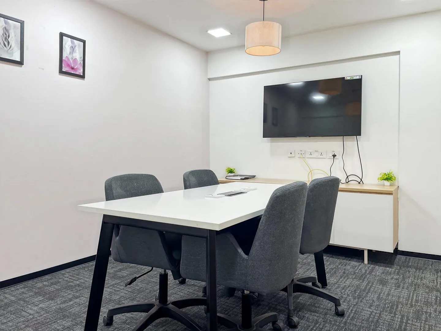 Private office space for 20 in Regus Spoom Glattpark - Photo 6 of 10