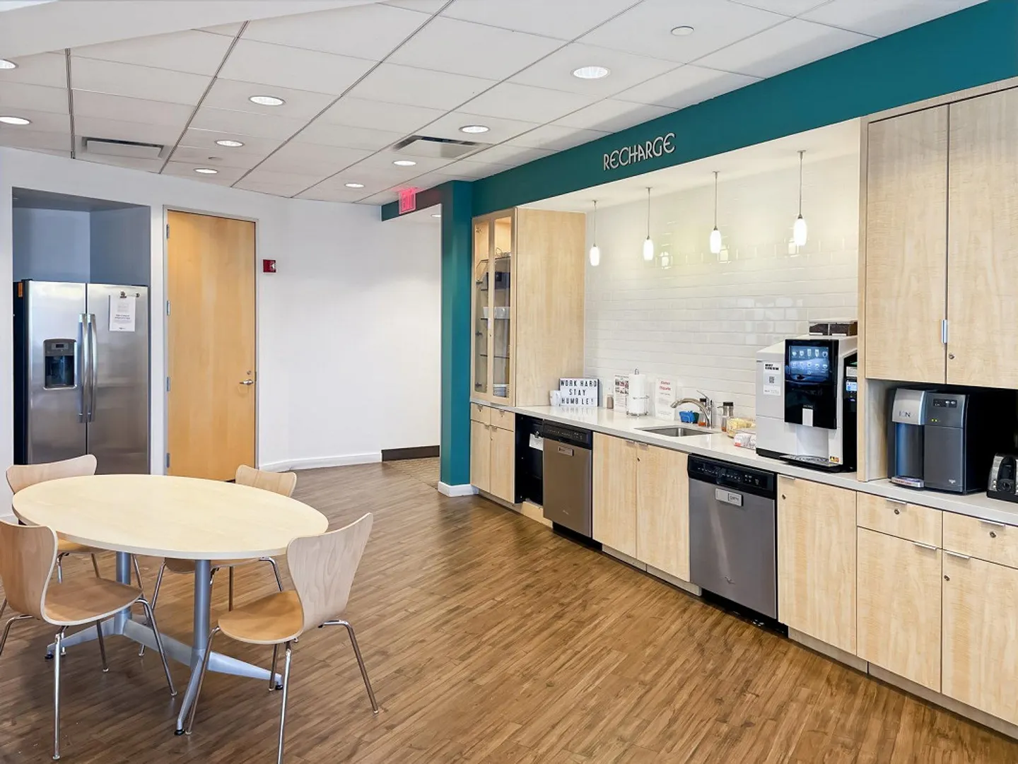 Private office space for 20 in Regus Spoom Glattpark - Photo 9 of 10