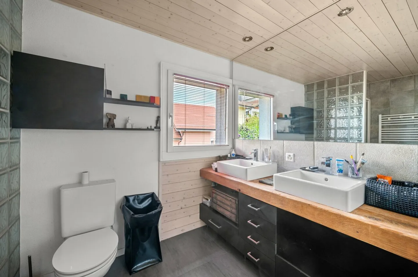 Contemporary Villa with Lake and Alps View - Photo 14 of 41