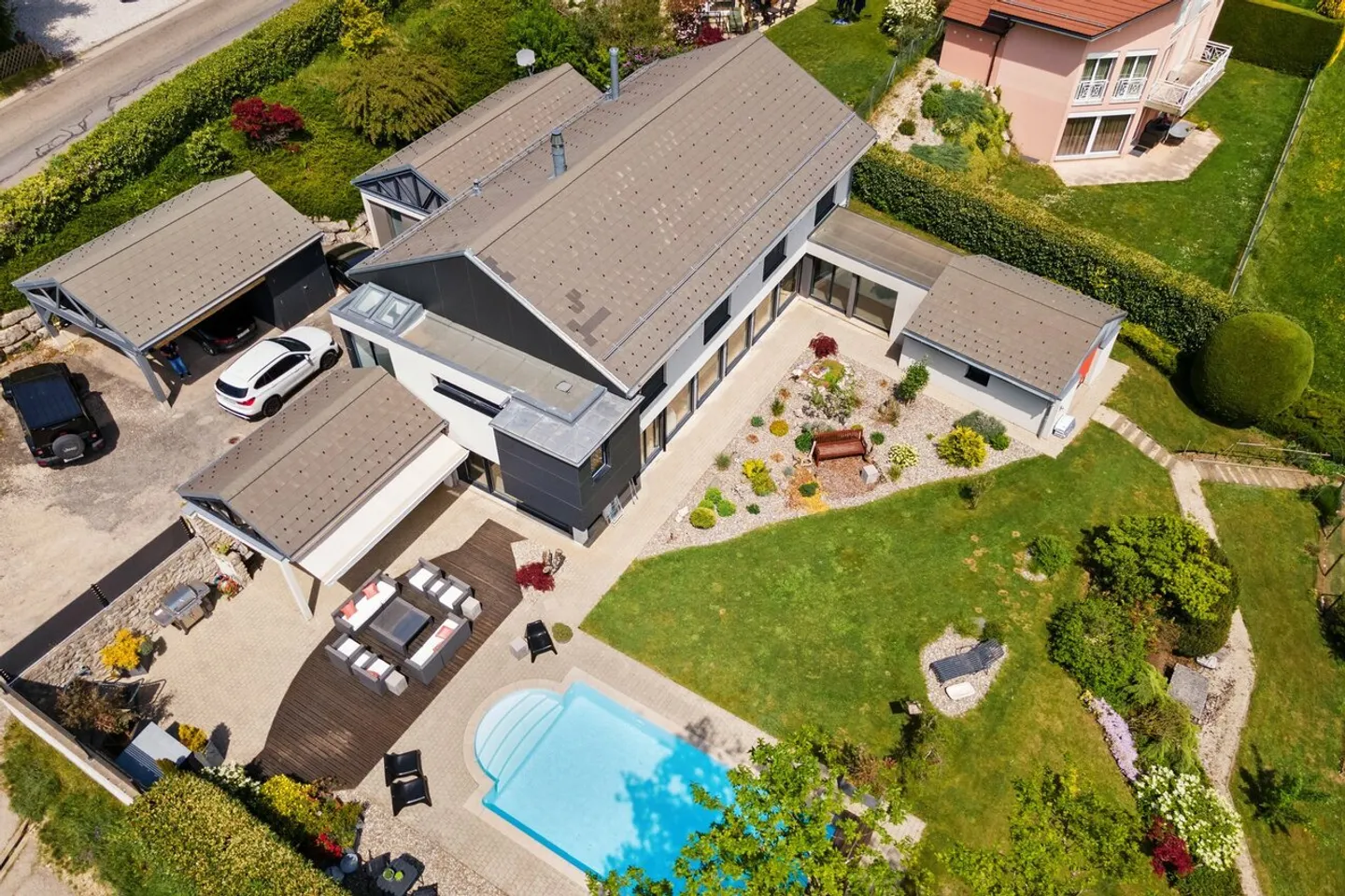 Contemporary Villa with Lake and Alps View - Photo 34 of 41