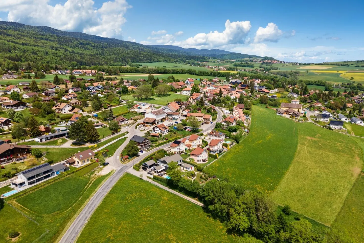 Contemporary Villa with Lake and Alps View - Photo 36 of 41