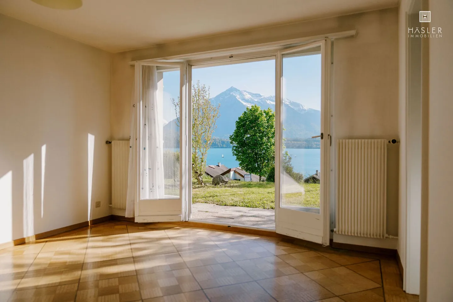 Maison bi-familiale avec vue panoramique sur le lac de Thun et la chaîne des Alpes - Photo 8 sur 10