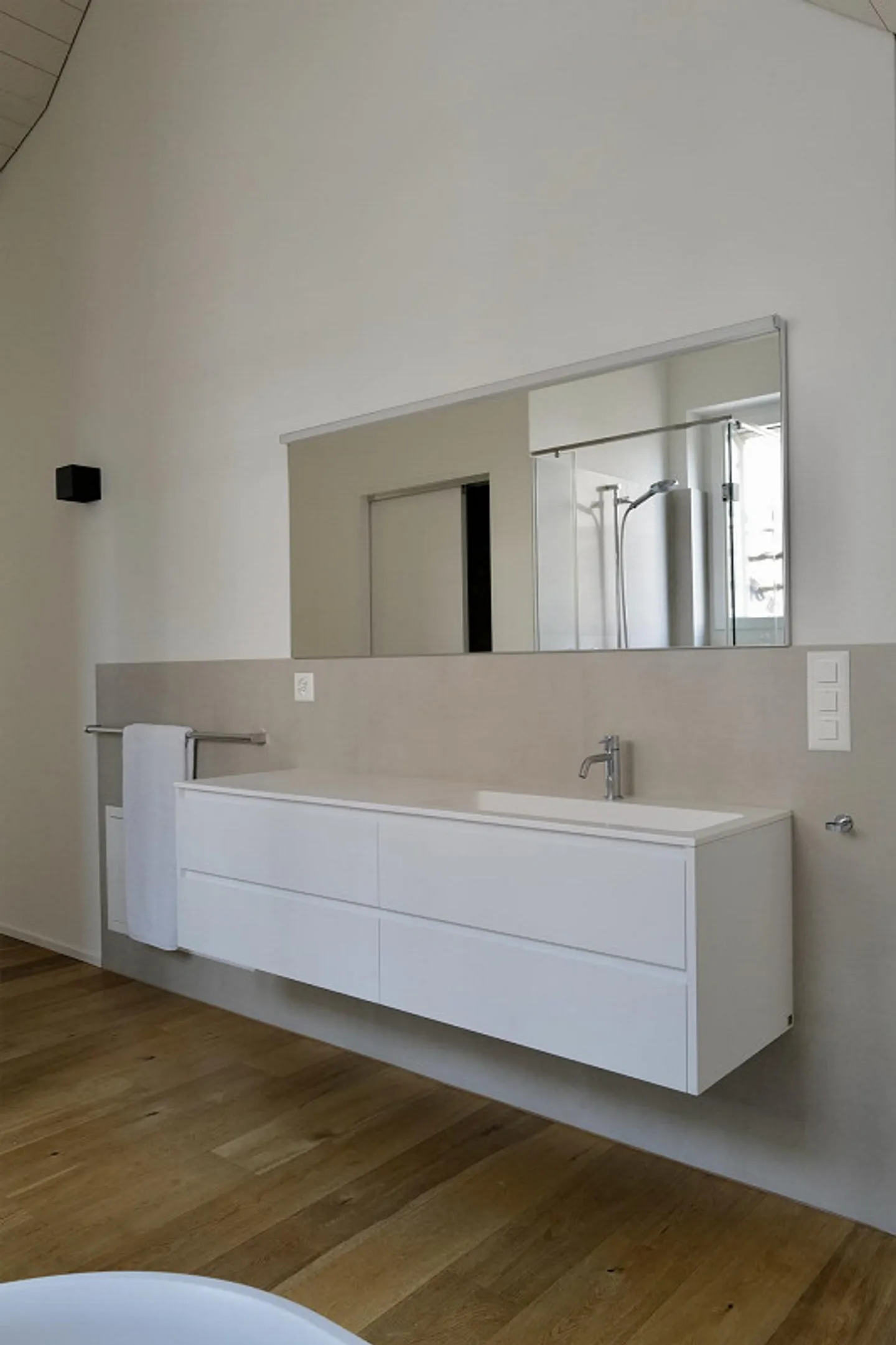 Geräumige Dachwohnung mit Seesicht - Foto 6 von 11