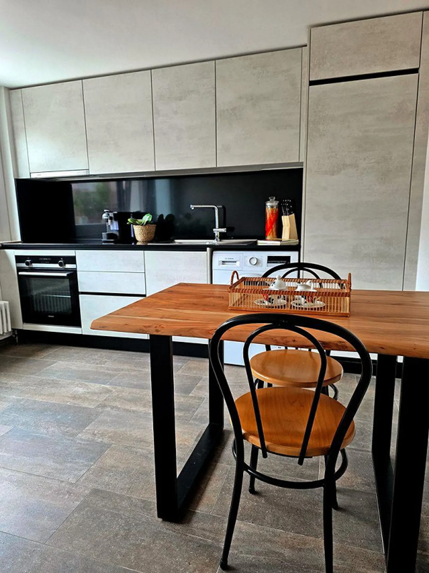 Appartement deux pièces rénové avec terrasse et entrée indépendante à Losone, idéal pour des séjours de courte à moyenne durée à Losone - Photo 9 sur 15