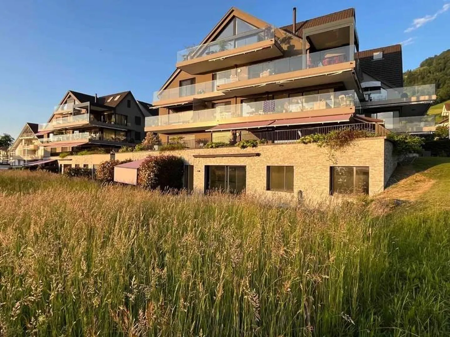 Geräumige Dachwohnung mit Seesicht - Foto 3 von 11