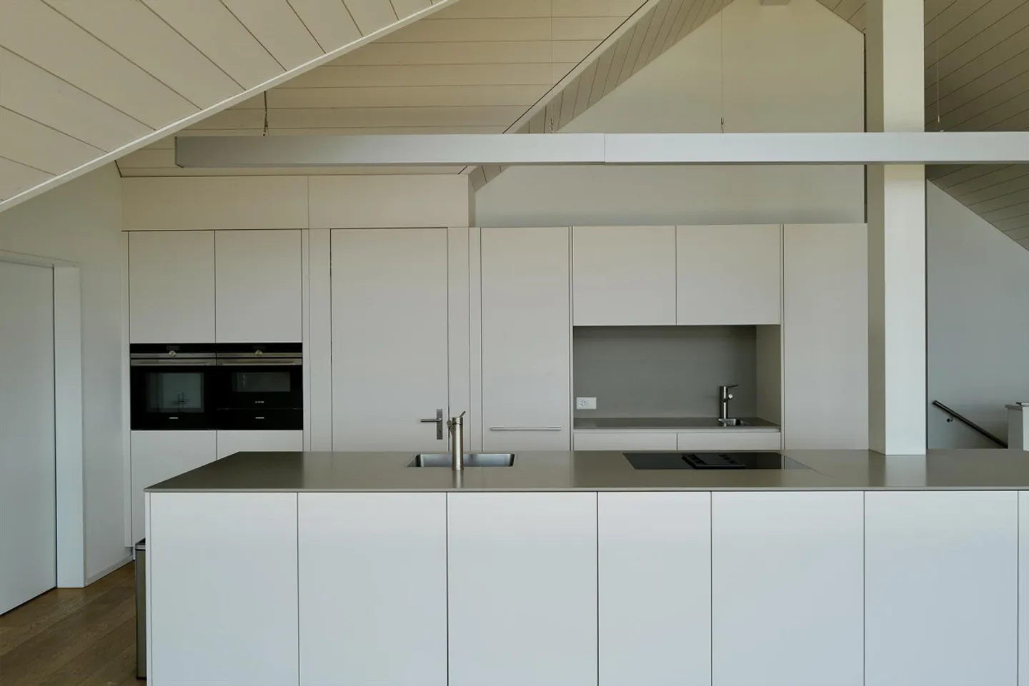 Geräumige Dachwohnung mit Seesicht - Foto 4 von 11