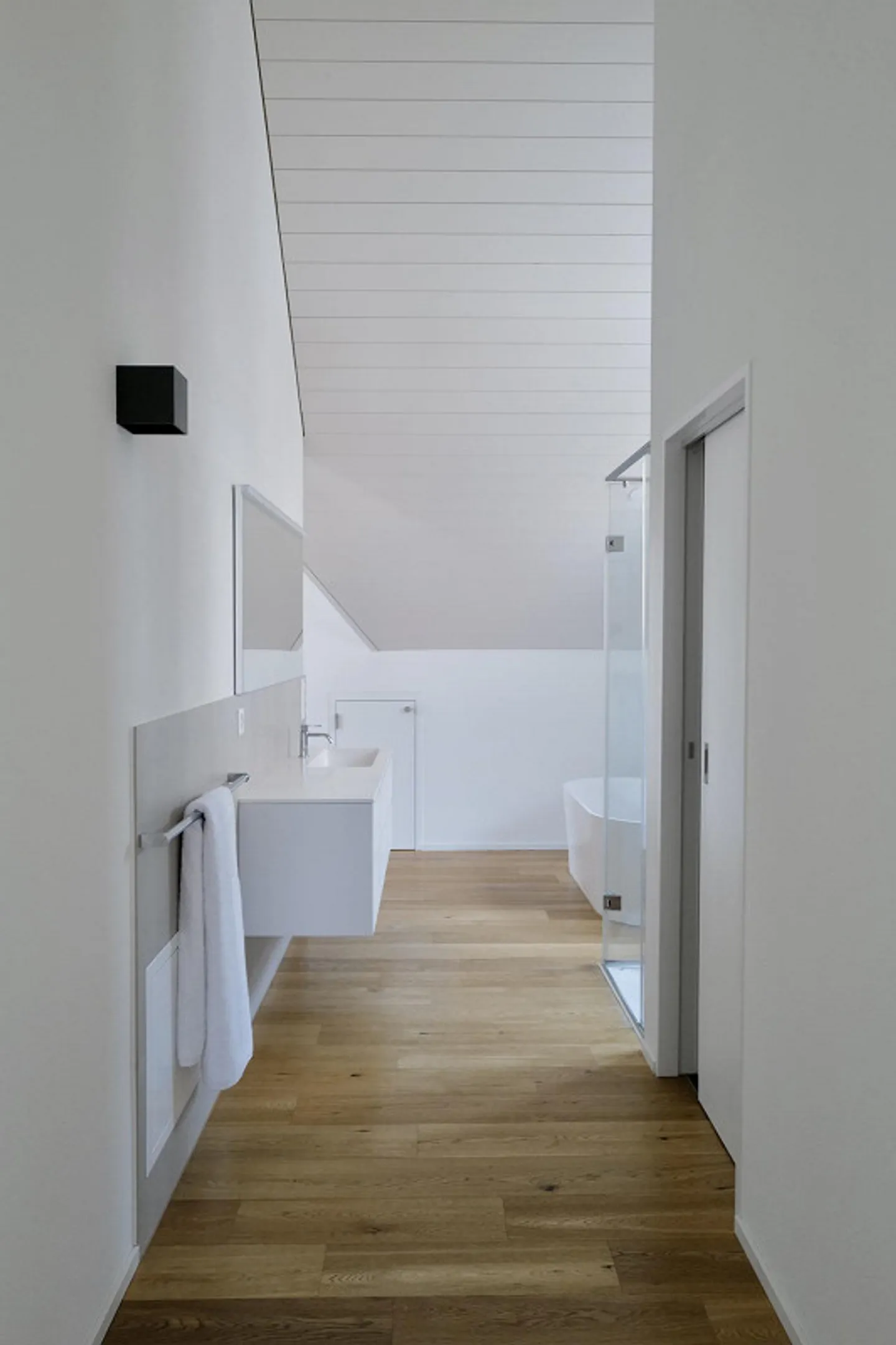 Geräumige Dachwohnung mit Seesicht - Foto 5 von 11