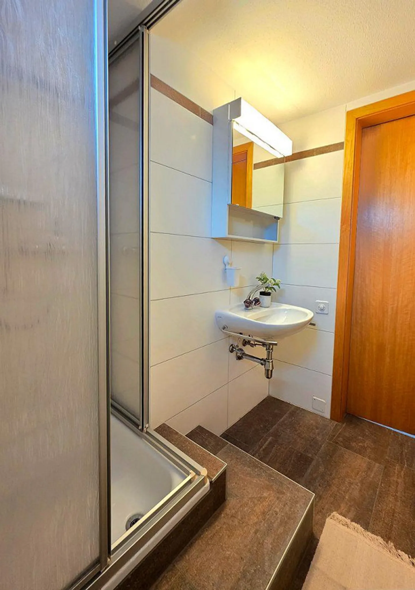 Appartement deux pièces rénové avec terrasse et entrée indépendante à Losone, idéal pour des séjours de courte à moyenne durée à Losone - Photo 10 sur 15