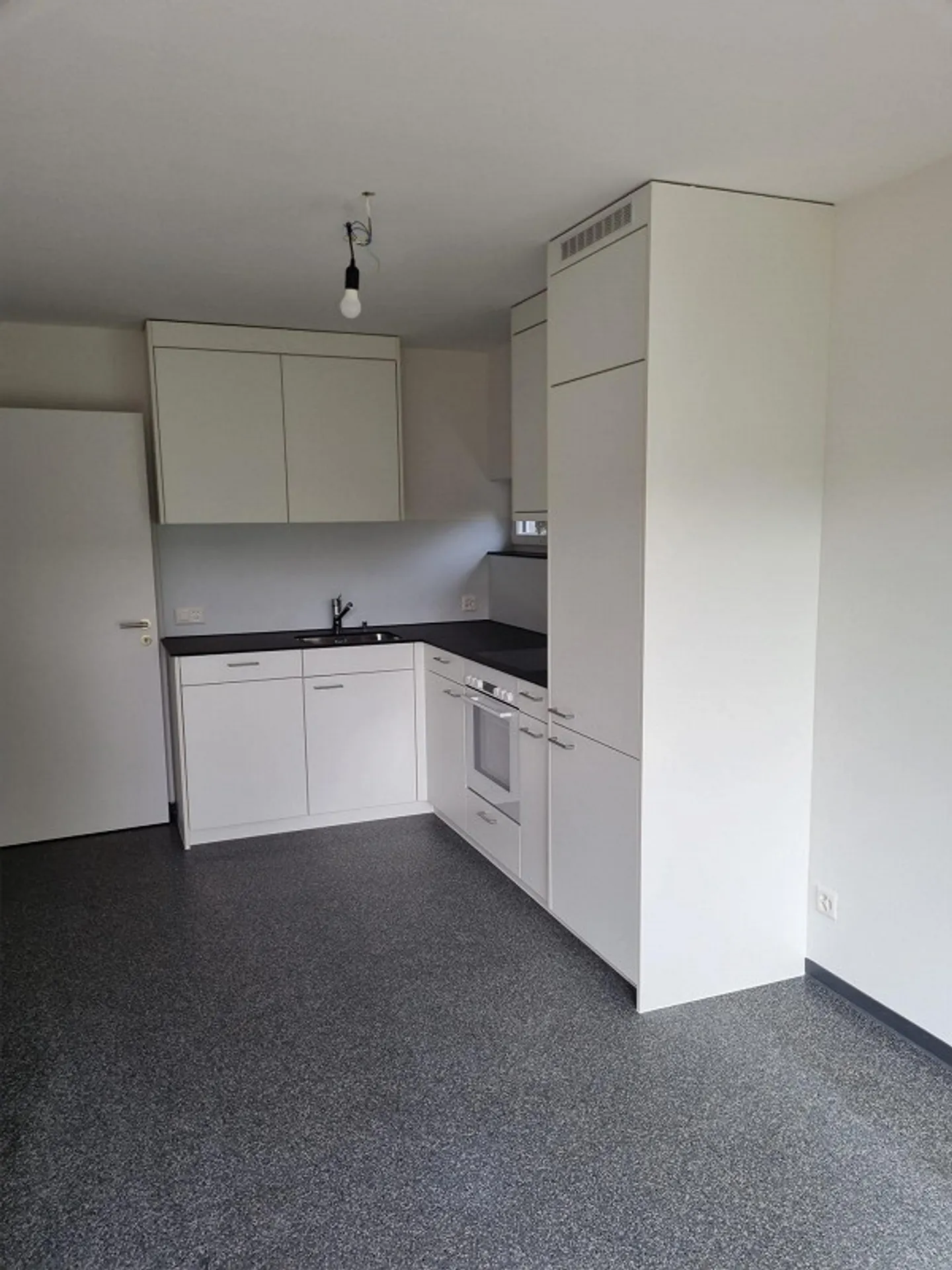 Newly renovated granny flat in a quiet residential area - Photo 2 of 7