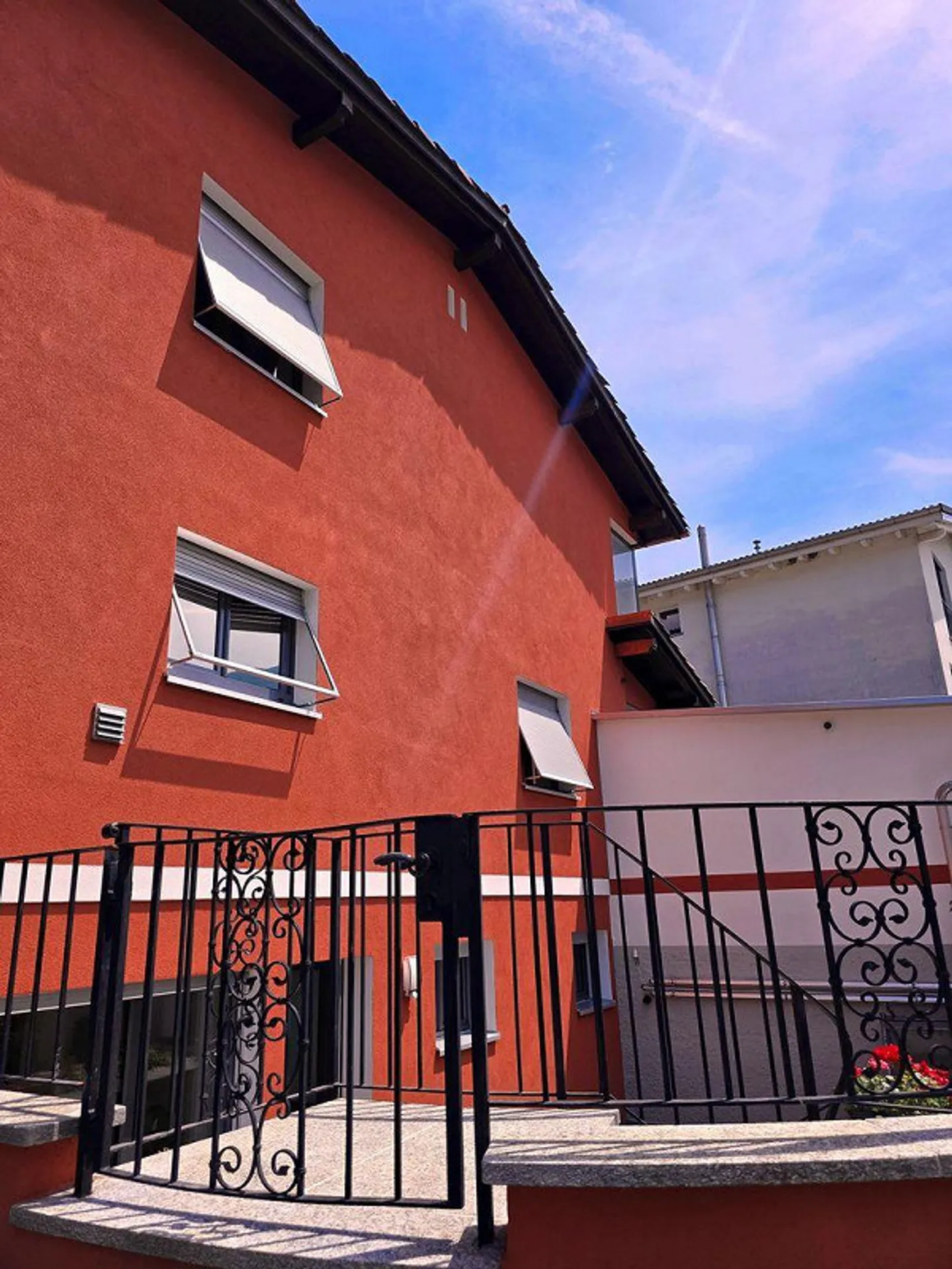 Appartement deux pièces rénové avec terrasse et entrée indépendante à Losone, idéal pour des séjours de courte à moyenne durée à Losone - Photo 12 sur 15