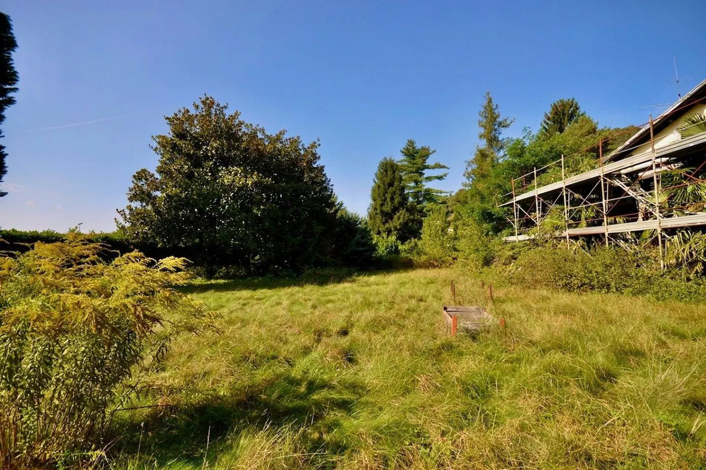 Villa zur Renovierung umgeben von einem großen Park mit viel Privatsphäre - Foto 5 von 24