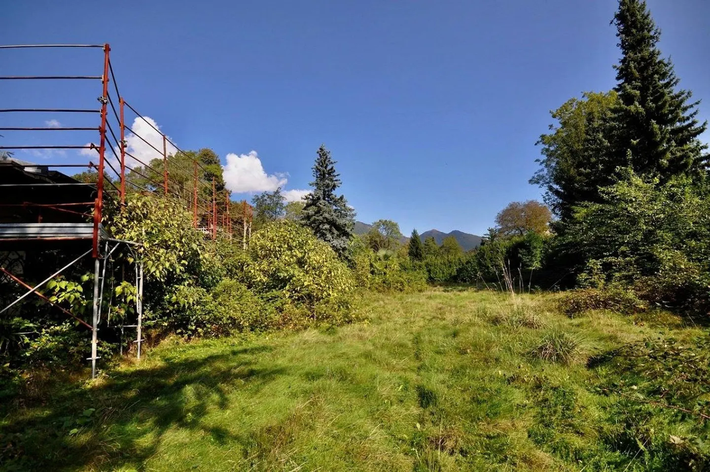 Villa zur Renovierung umgeben von einem großen Park mit viel Privatsphäre - Foto 6 von 24