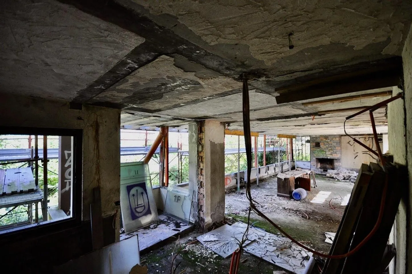 Villa zur Renovierung umgeben von einem großen Park mit viel Privatsphäre - Foto 16 von 24