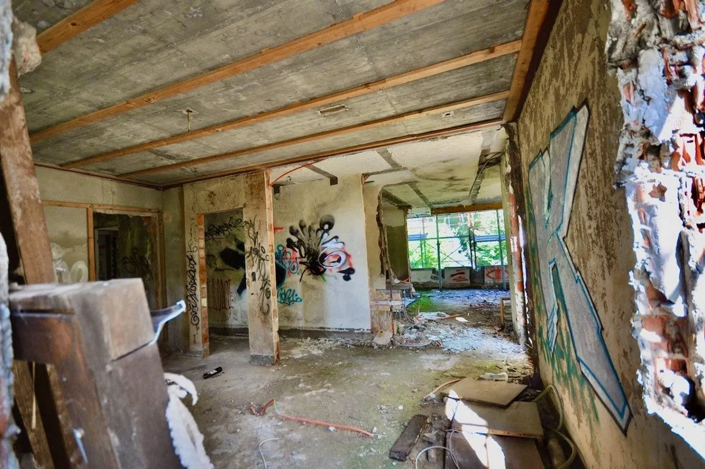 Villa zur Renovierung umgeben von einem großen Park mit viel Privatsphäre - Foto 18 von 24